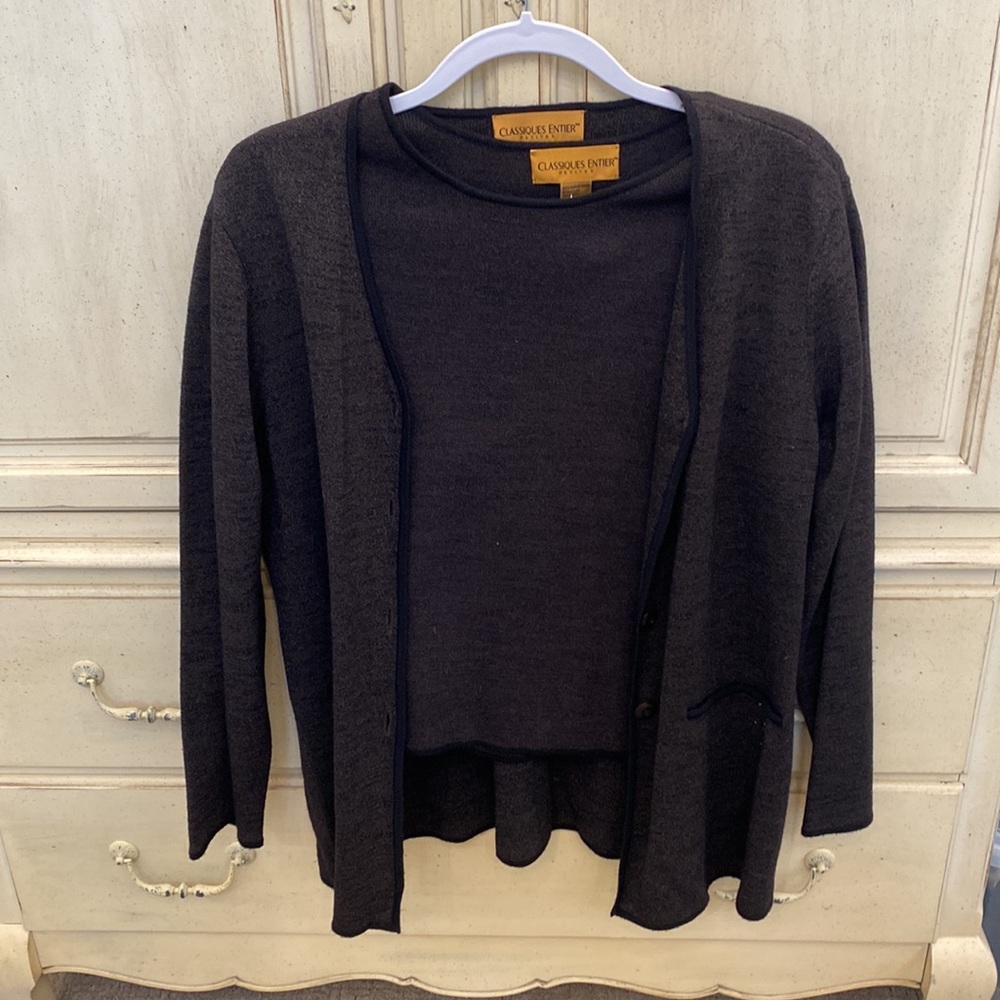 Sweater set. Short sleeve and cardigan. Petite